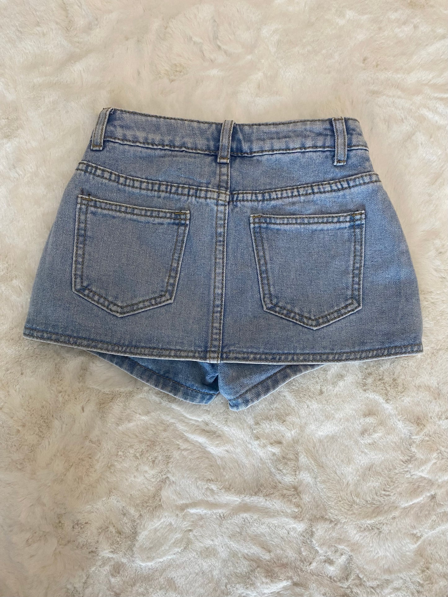 Short denim